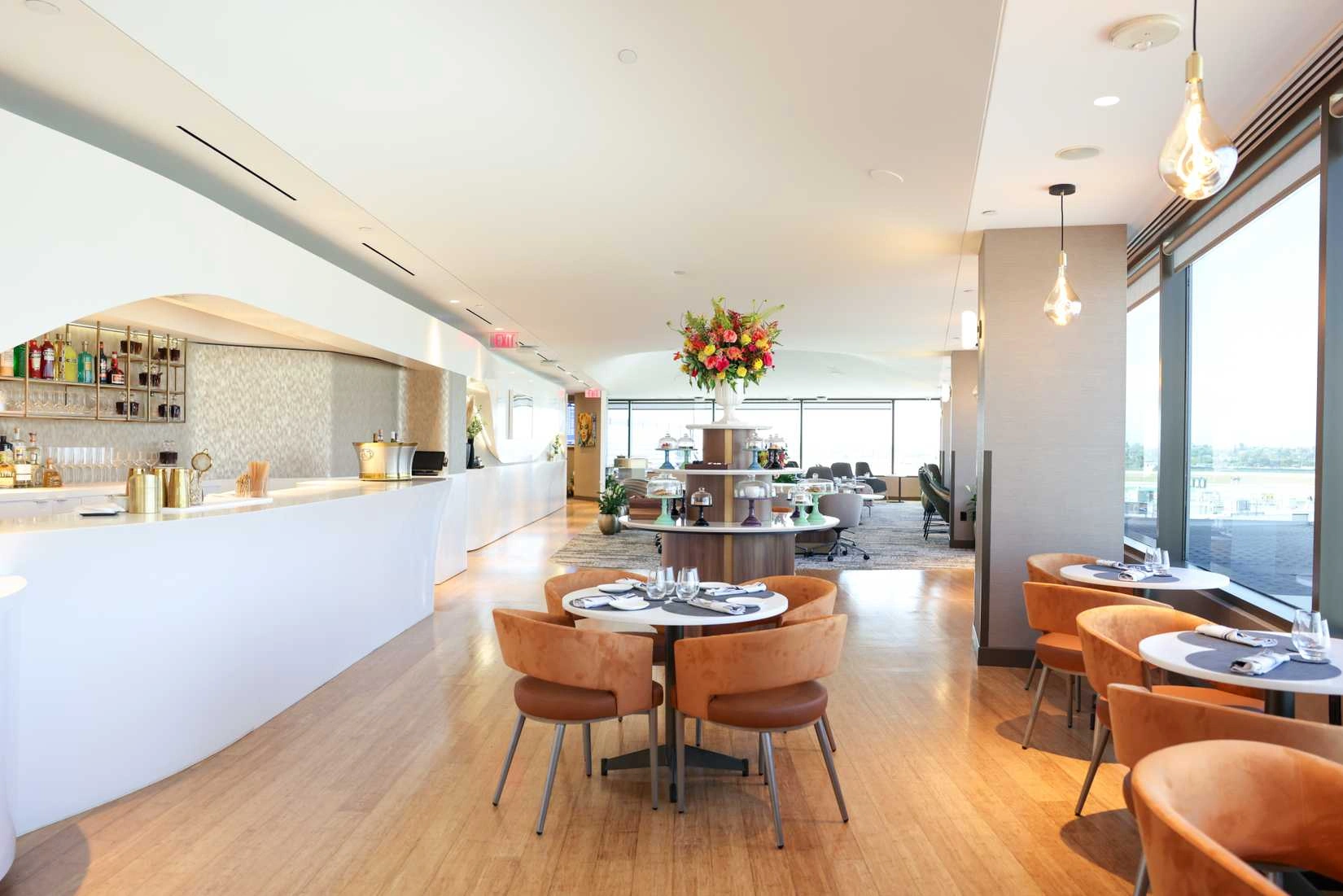 4000 sq foot of premium delta one lounge at lax terminal 2