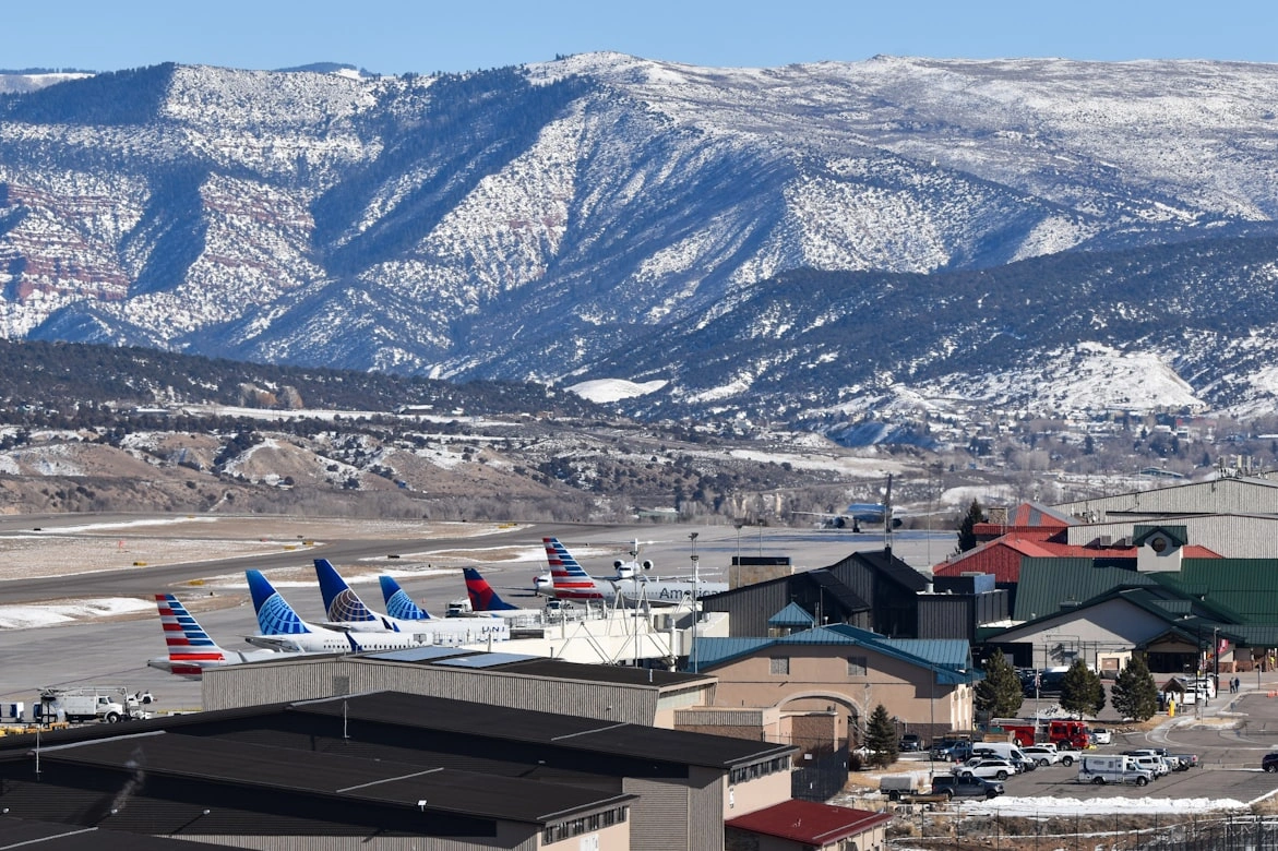 eagle country regional airport with united american and delta airlines