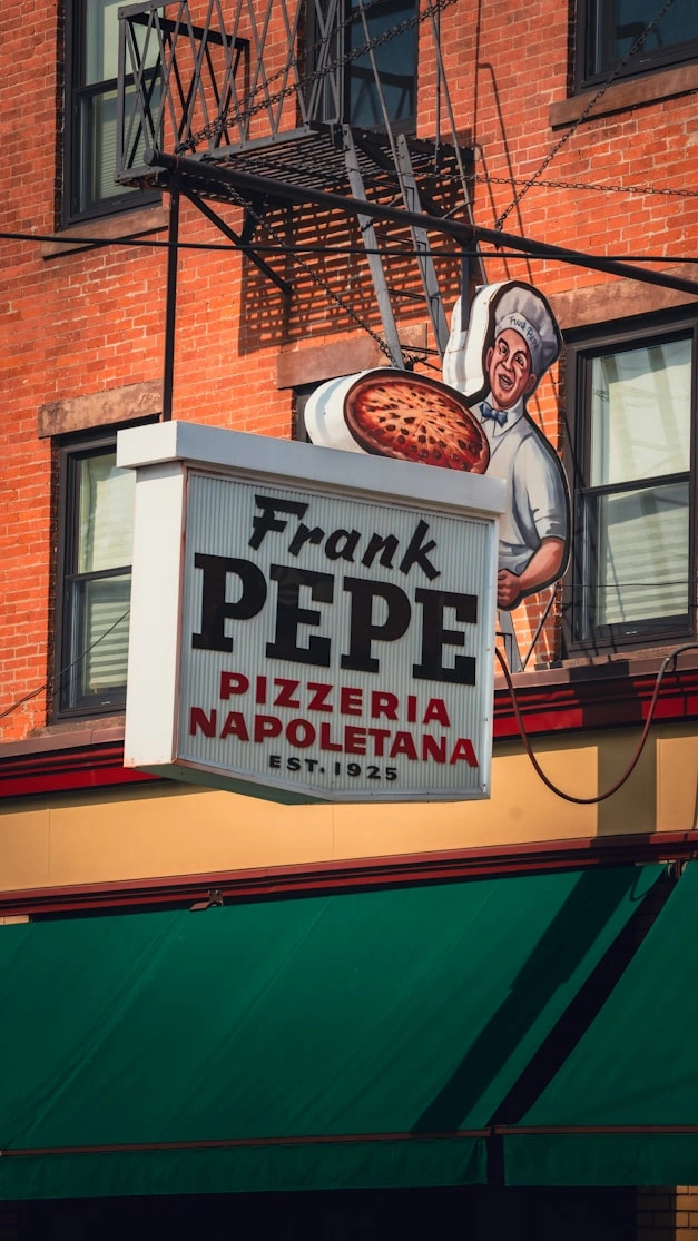 exteriror of frank pepe pizzeria napoletana