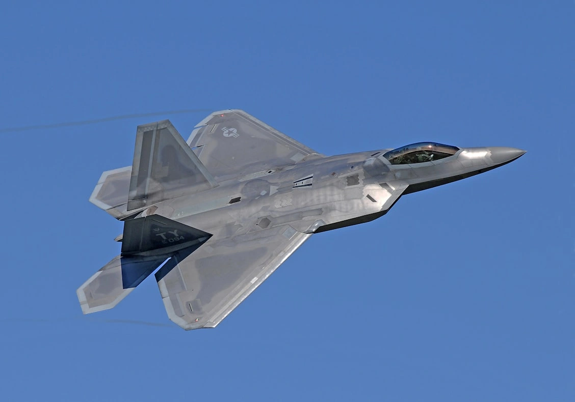 f-47-vs-f22-lockhead-martin-taking-off