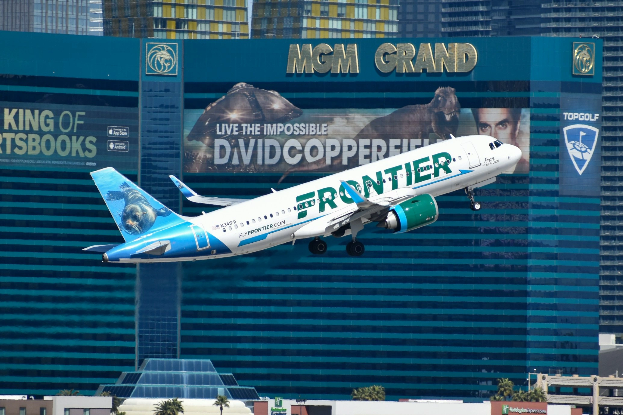 Frontier Airlines A320 neo taking off from Las Vegas