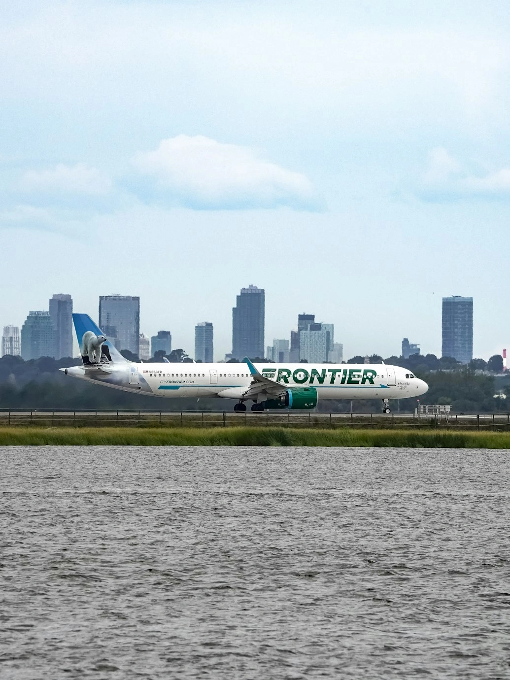 frontier airlines at John F Kennedy International Airport (jfk)