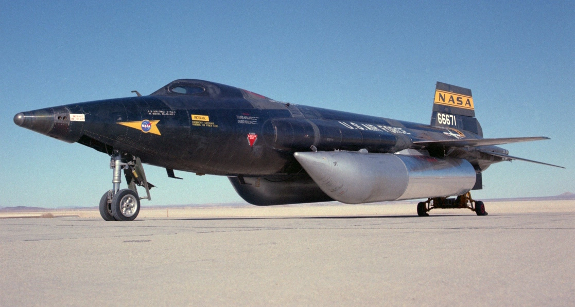 north american X-15 mach 6.7 with external fuel tanks