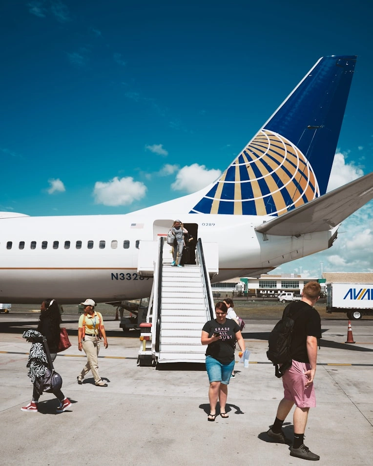 passengers offboarding safely from united airlines 