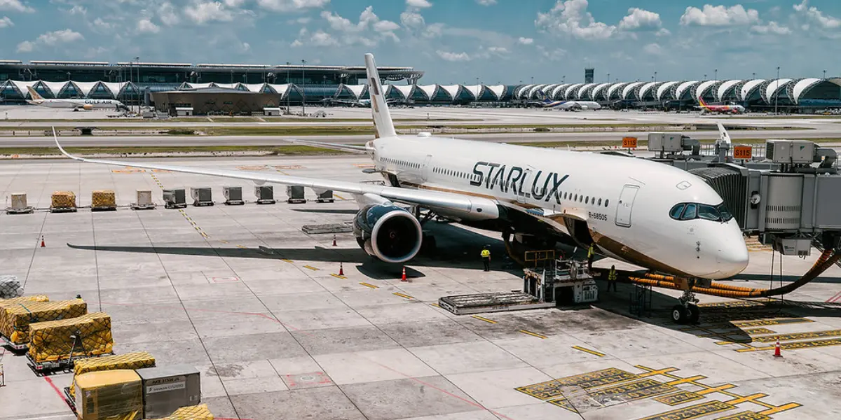 Starlux-JX742-premium-economy