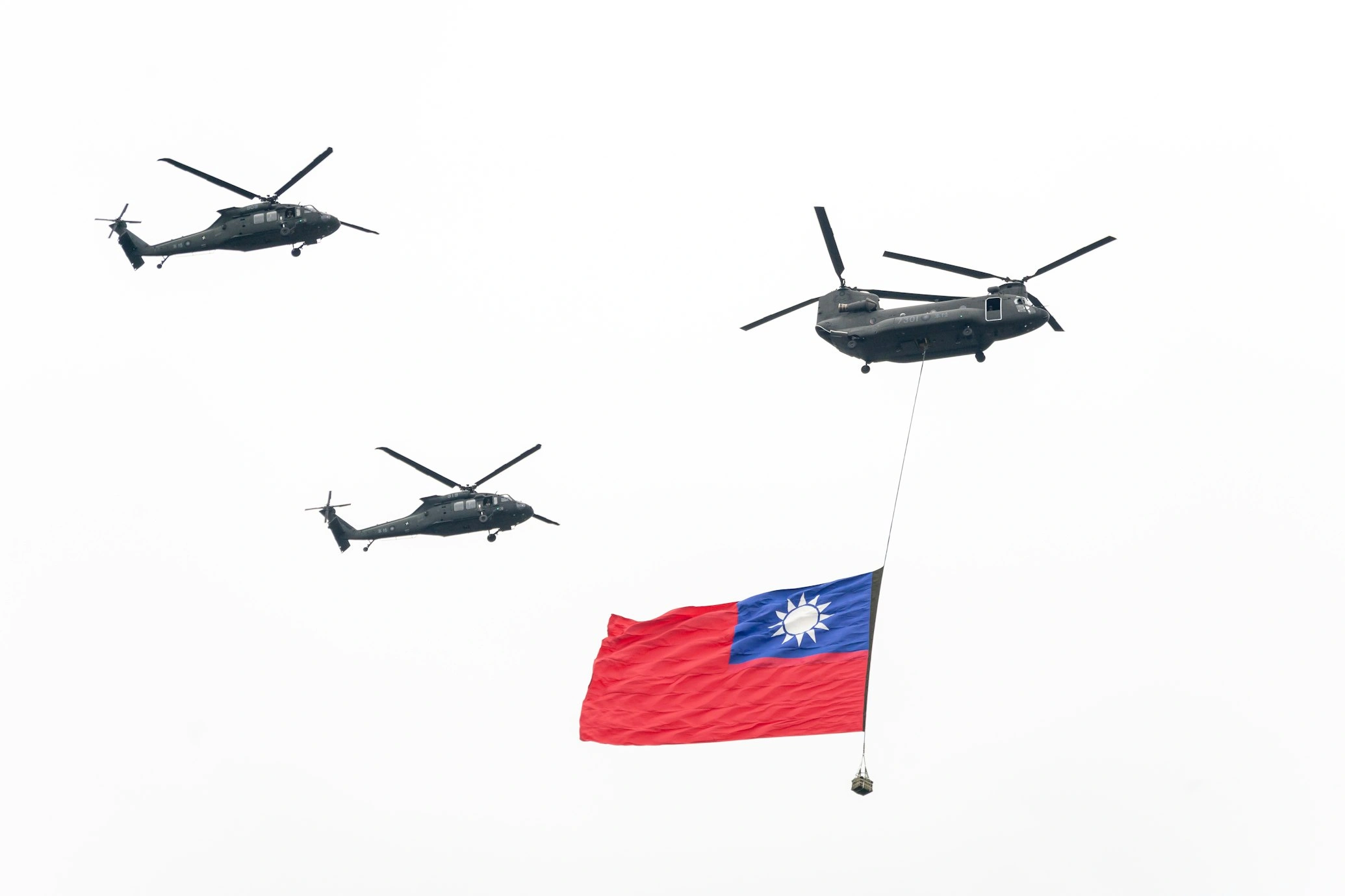 taiwan's air force swinging flag in the mid air