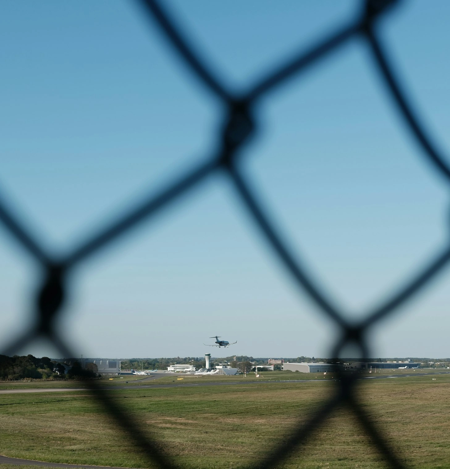 us plane spotting place cut through holes at miami international airport